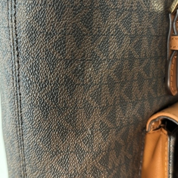 Michael Kors Jet Set Large Logo Pocket Tote Bag - Picture 5 of 16